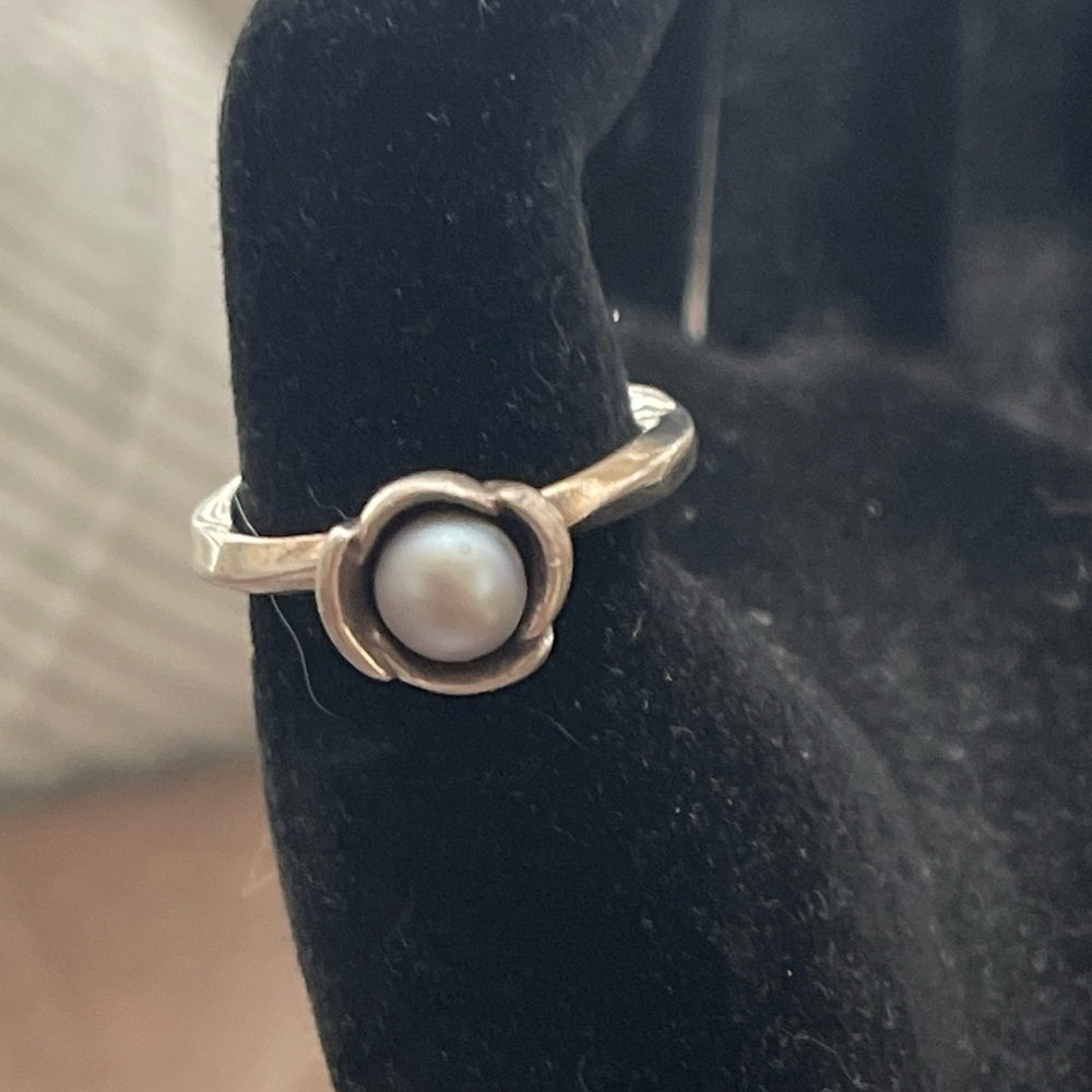 Pandora Retired Flower And Pearl Ring